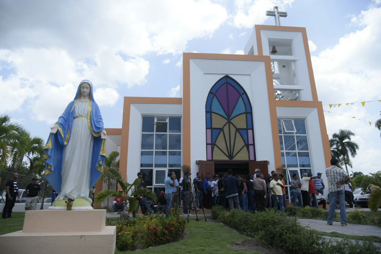 Vista de la iglesia San Antonio de Padua en Cenoví, provincia Duarte. 