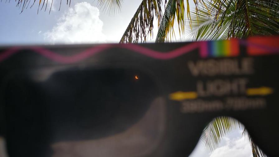 Pareja demanda a Amazon por lentes defectuosos para ver eclipse 