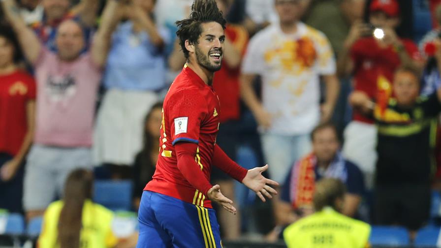 España golea a Italia y controla su destino hacia Rusia 