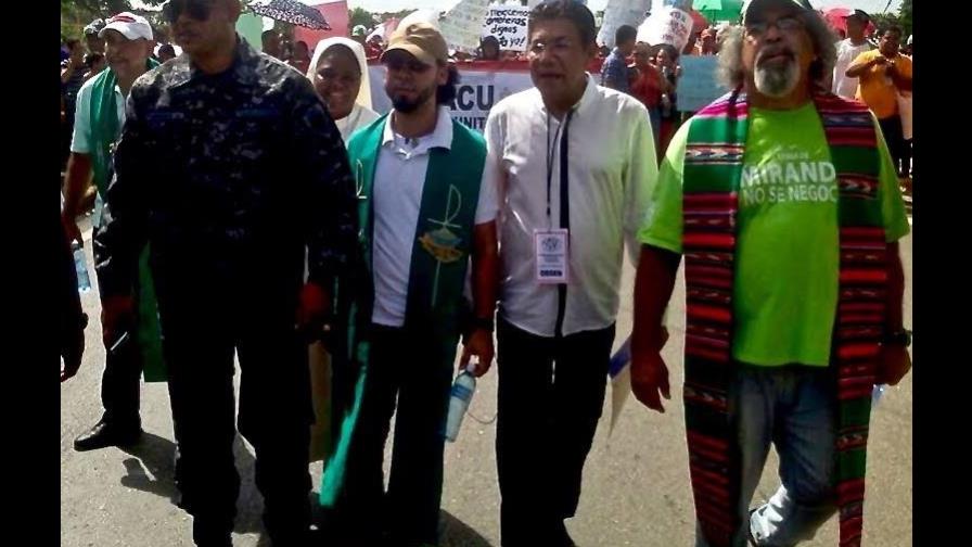 Comunitarios reclaman se construyan carreteras en La Vega