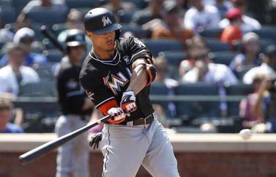 Giancarlo Stanton gana premio Jugador del Mes en la Liga Nacional Giancarlo Stanton gana premio Jugador del Mes en la Liga Nacional
