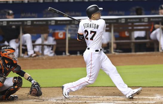 Giancarlo Stanton gana premio Jugador del Mes en la Liga Nacional Giancarlo Stanton gana premio Jugador del Mes en la Liga Nacional