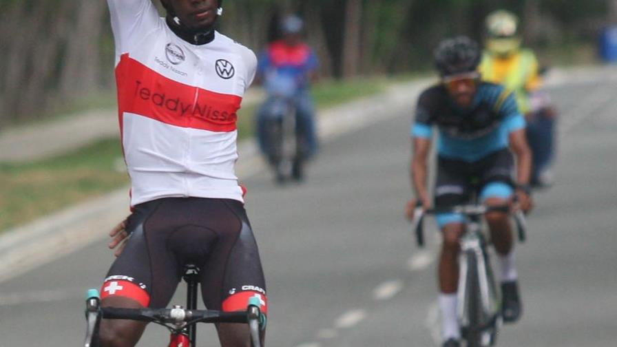 Carlos Medina alcanza triunfo, en élite circuito Cero de Oro