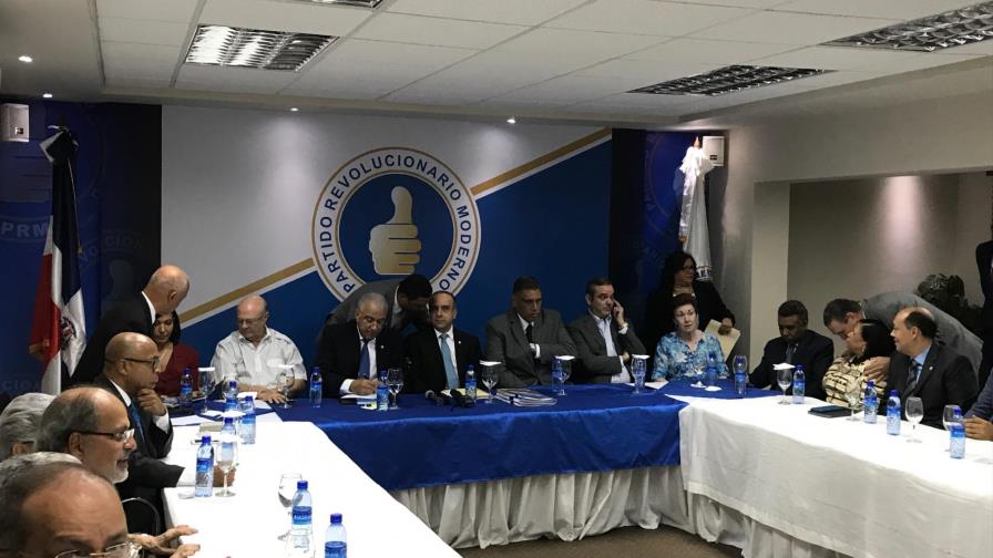 Danilo recibirá este lunes a comisión bicameral de Ley de Partidos Danilo recibirá este lunes a comisión bicameral de Ley de Partidos