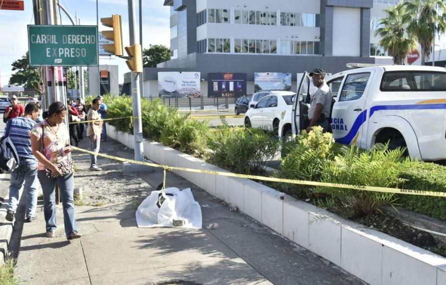 Muere hombre cuando se dirigía a su trabajo en la avenida Lope de Vega