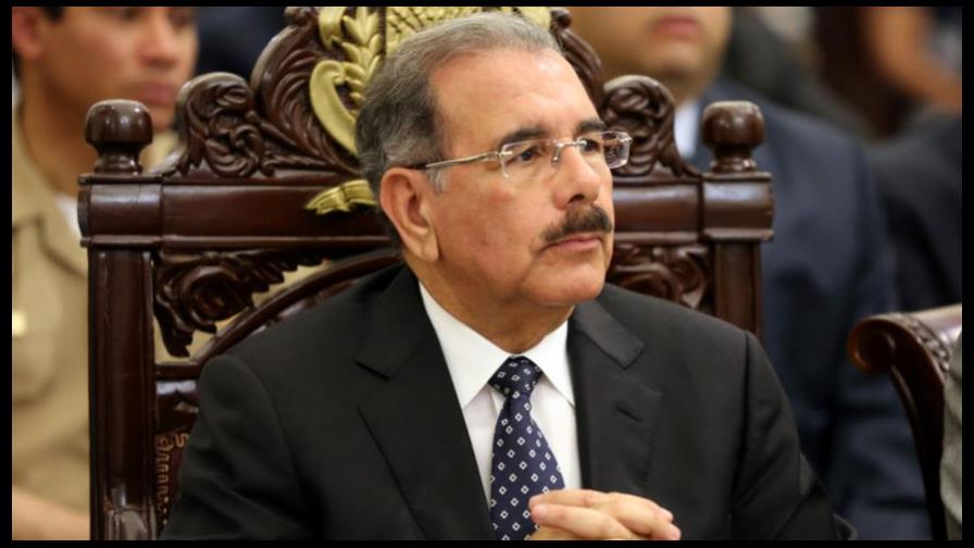 Comisión de Ley de Partidos se reúne con el presidente Medina Comisión de Ley de Partidos se reúne con el presidente Medina