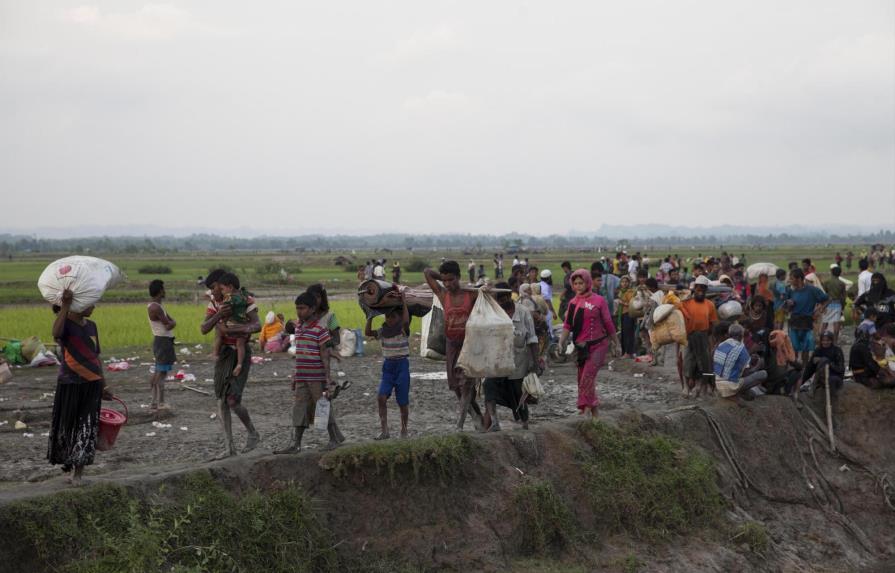 Unos 87,000 refugiados rohinyás llegaron a Bangladesh en diez días