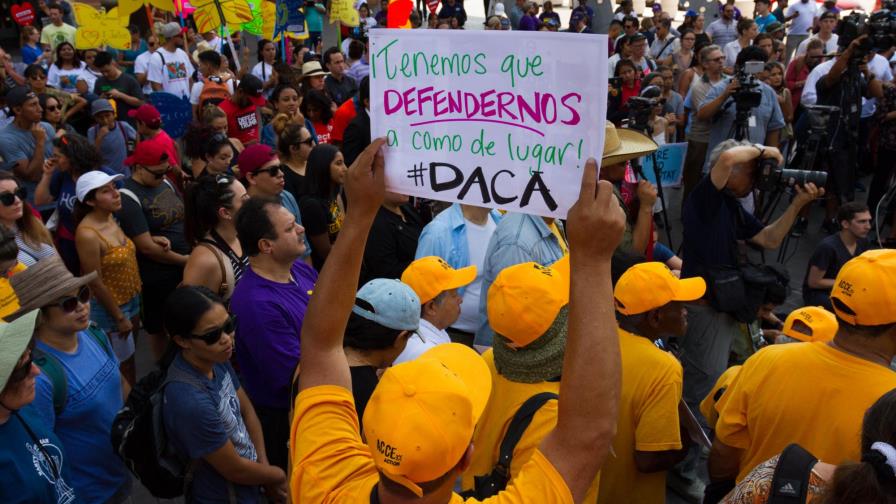 El futuro de miles de jóvenes de EE.UU. depende de una firma de Trump