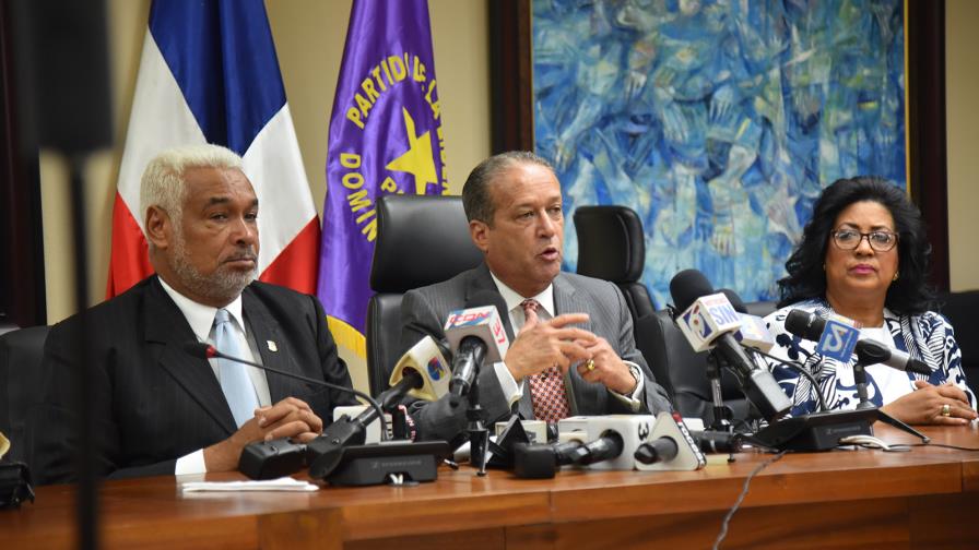 Comité Político del PLD hará reunión extraordinaria para tratar Ley de Partidos Comité Político del PLD hará reunión extraordinaria para tratar Ley de Partidos