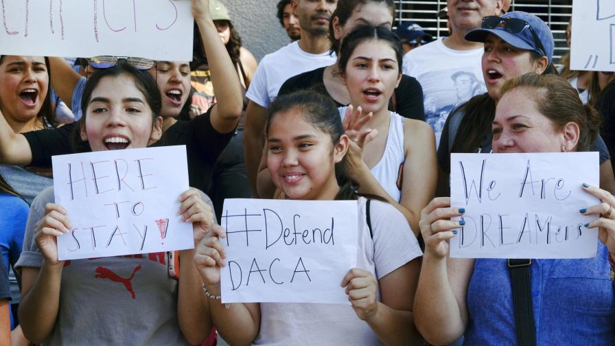 Cientos de estudiantes dominicanos indocumentados  serían afectados por eliminación de ley de “Dreamers”