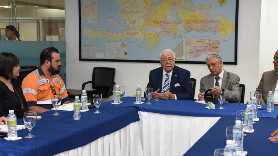 Gobierno y empresas mineras coordinan planes de contingencia ante paso de huracán Irma Gobierno y empresas mineras coordinan planes de contingencia ante paso de huracán Irma