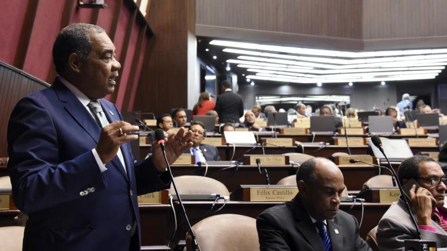 Diputado presenta proyecto de ley que despenalizaría el aborto