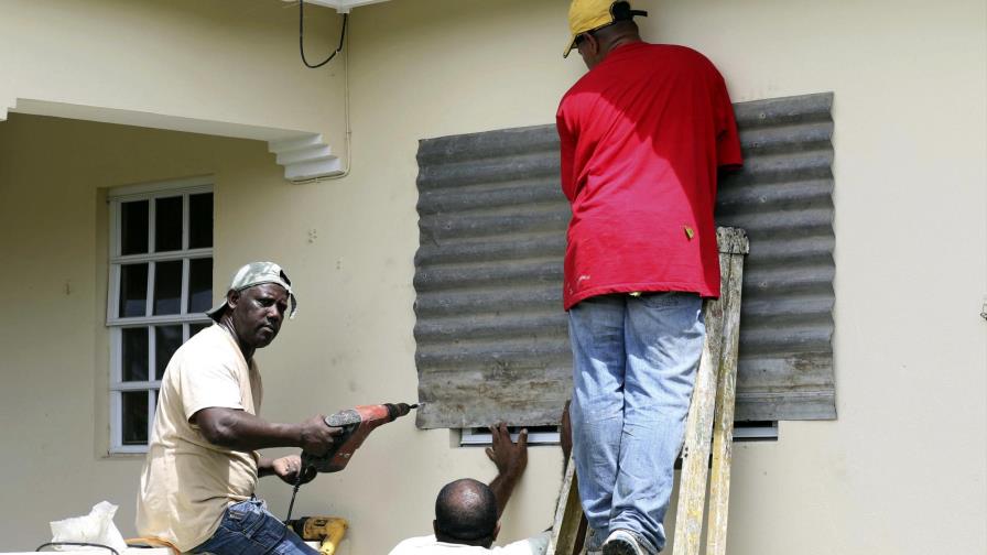 Cancelan 16 vuelos por paso del huracán Irma Cancelan 16 vuelos por paso del huracán Irma