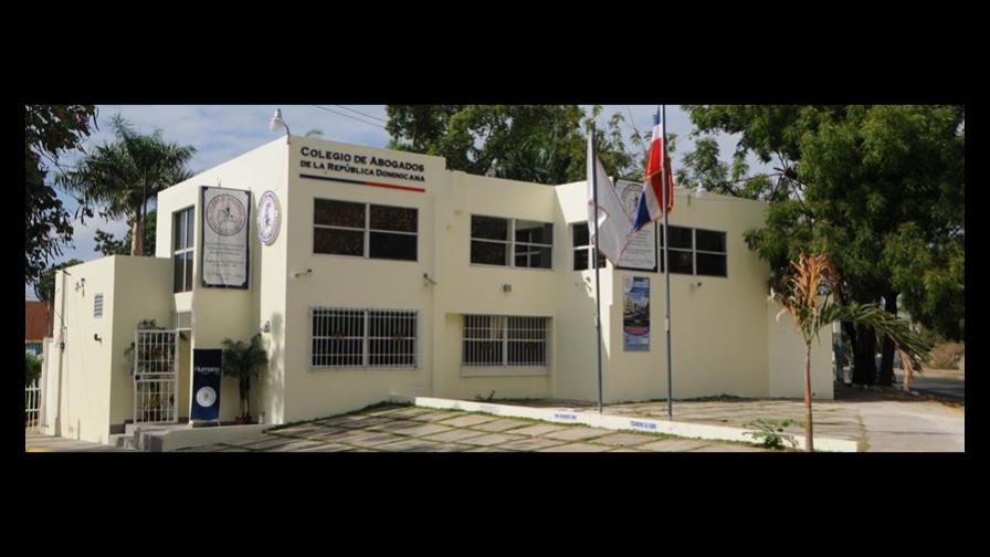 Colegio de Abogados entrega padrón electoral a candidatos