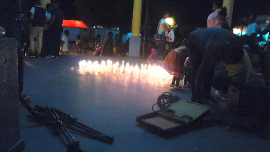 Encienden velas contra la violencia en Barahona 