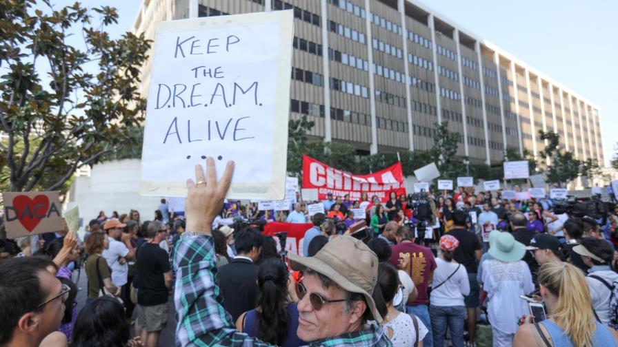 Trump cesa plan de Obama que protege a “Dreamers” y enciende debate migratorio Trump cesa plan de Obama que protege a “Dreamers” y enciende debate migratorio