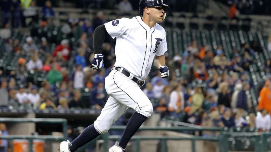 Jones y Hicks disparan par de jonrones cada uno, suficientes contra Kansas City Jones y Hicks disparan par de jonrones cada uno, suficientes contra Kansas City