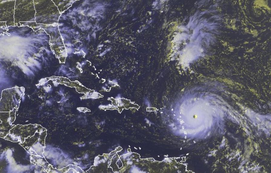 Ojo del huracán Irma pasa sobre San Martin y Anguilla y  enfila hacia Puerto Rico