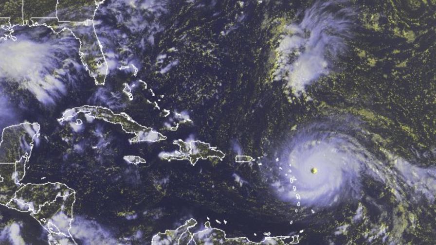 Ojo del huracán Irma pasa sobre San Martin y Anguilla y  enfila hacia Puerto Rico