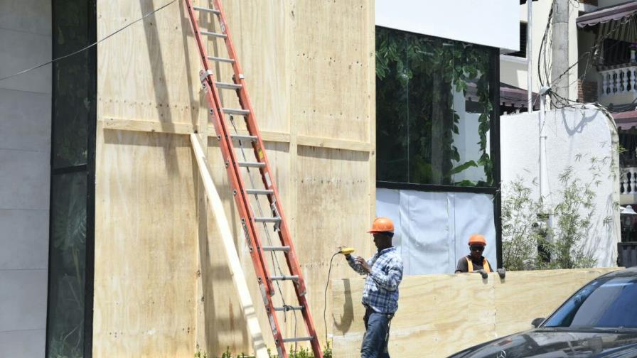 Bancos no operan hoy y aseguradoras atentas a siniestros