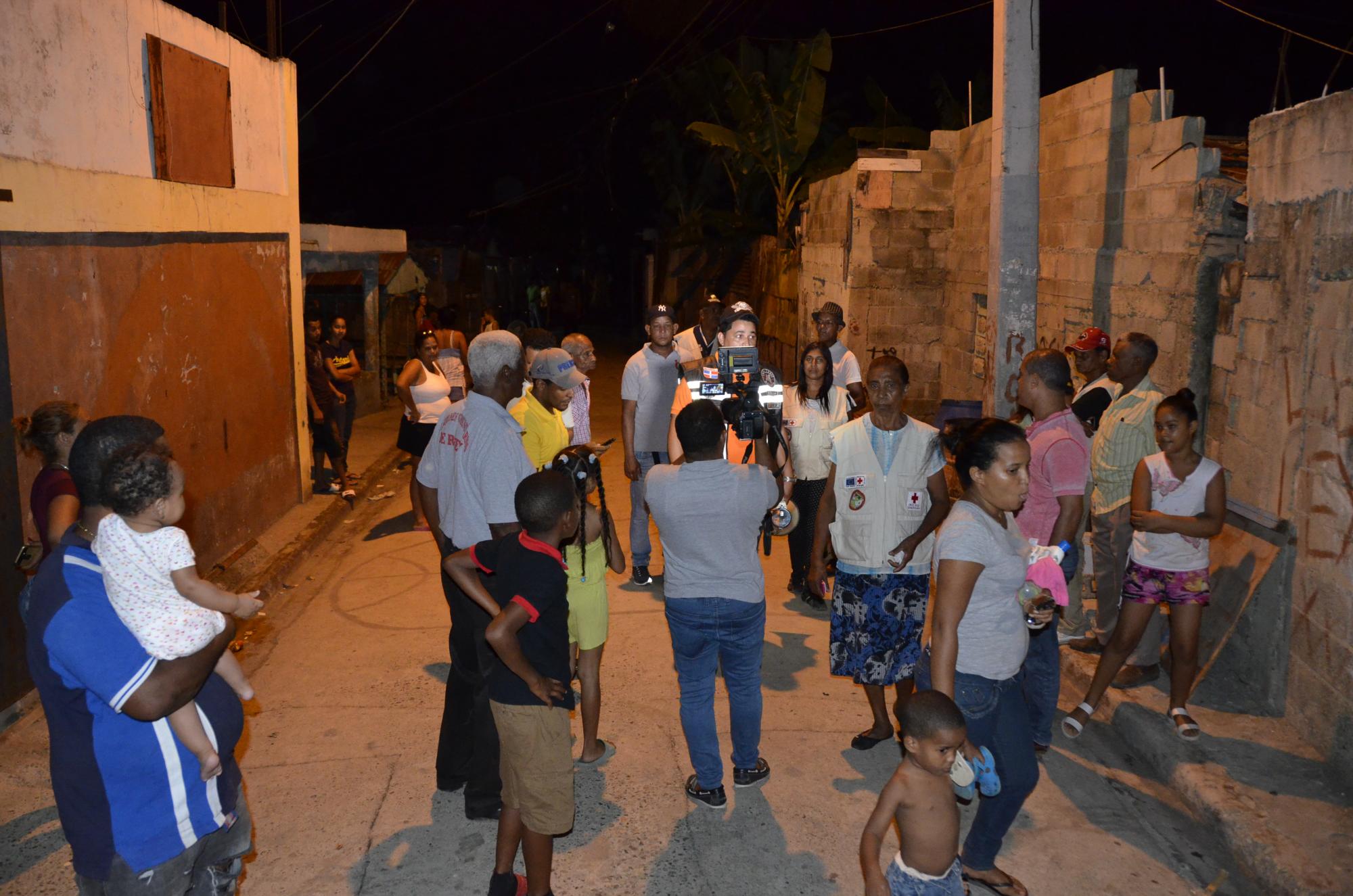 Evacuan a residentes del sector Rafey en Santiago como medida preventiva por el huracán Irma.