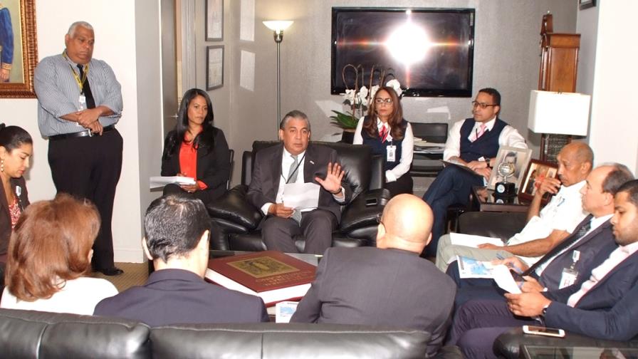 Consulado dominicano en NY activa Comité Operativo de Emergencia por paso de huracán Irma 