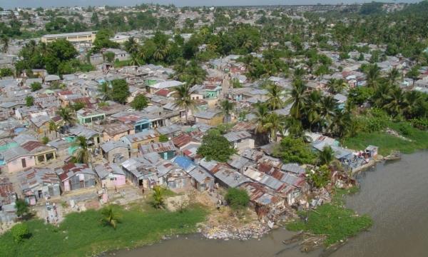 Irma encuentra República Dominicana con miles de casas en barrancones y 55% techos de zinc