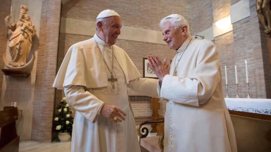Realizarán película sobre los papas Francisco y Benedicto XVI