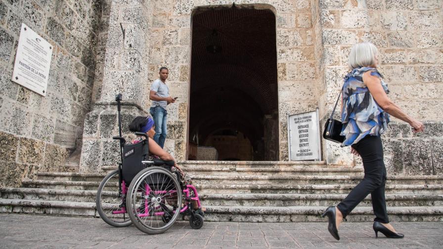 Objetivo: que todos puedan disfrutar de la Zona Colonial Objetivo: que todos puedan disfrutar de la Zona Colonial