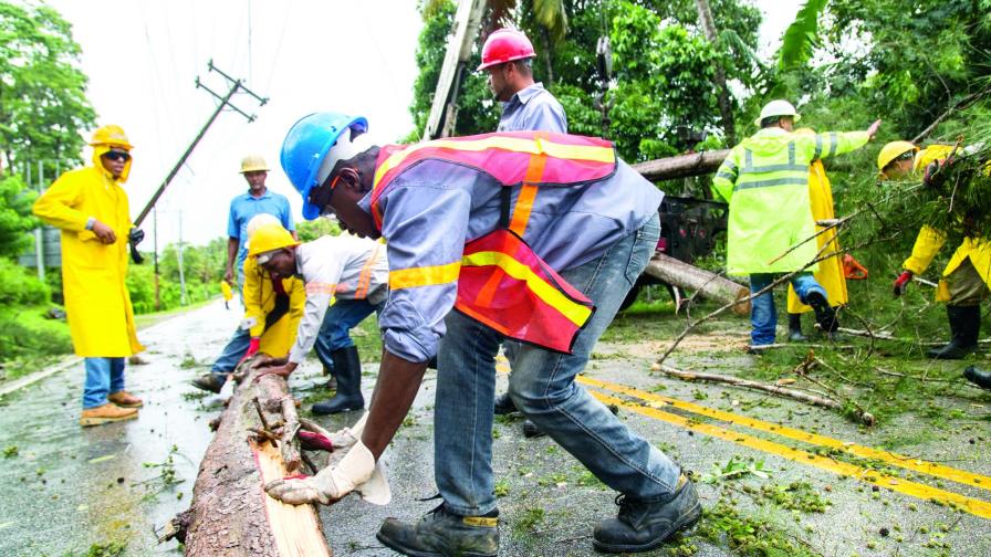 Irma se aleja del país, alerta roja en 19 provincias y se esperan más lluvias hoy