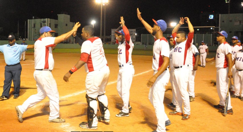 El equipo del Indotel, campeón del III Torneo Gubernamental, organizado por la Asoadina.