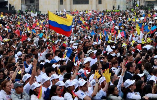 El papa pide a colombianos que huyan de la venganza en camino hacia la paz