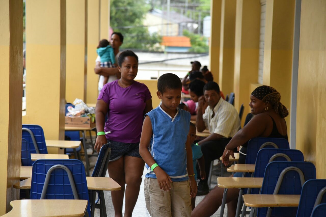 Refugio en una escuela en Puerto Plata.