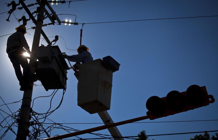 Moradores de Los Girasoles denuncian tienen una semana sin energía eléctrica 