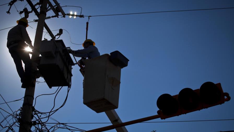 Moradores de Los Girasoles denuncian tienen una semana sin energía eléctrica 
