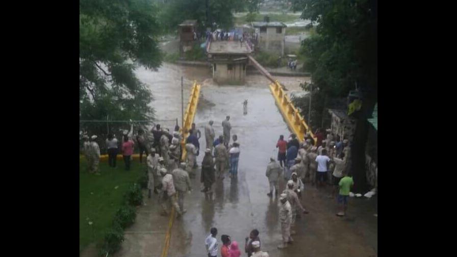 Colapsa antiguo puente fronterizo en Dajabón