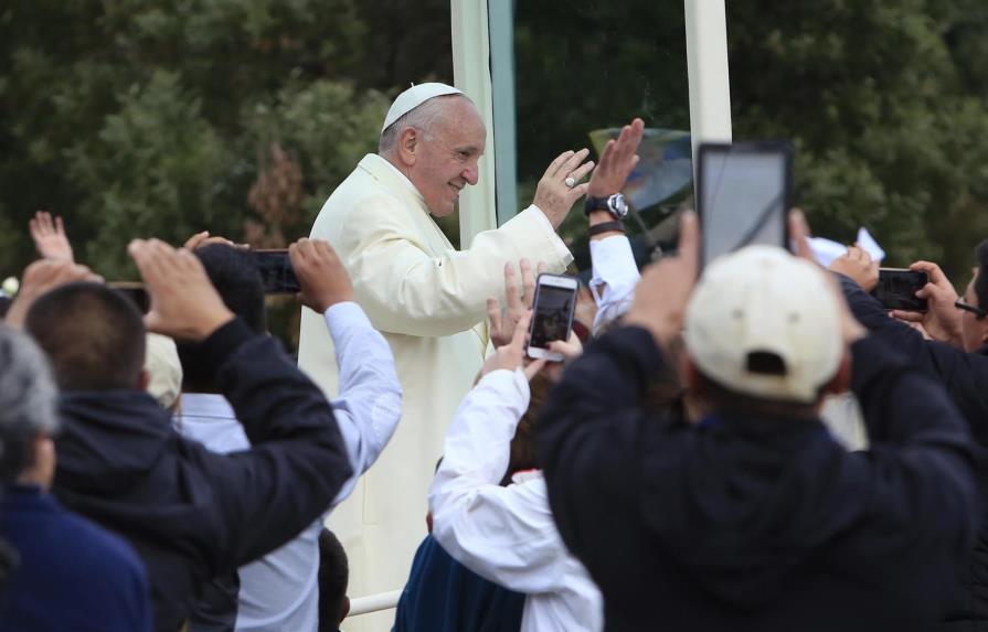 El papa cierra en Bogotá primera etapa de una apoteósica visita a Colombia
