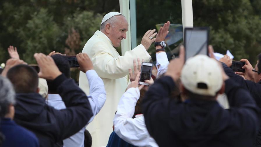 El papa cierra en Bogotá primera etapa de una apoteósica visita a Colombia