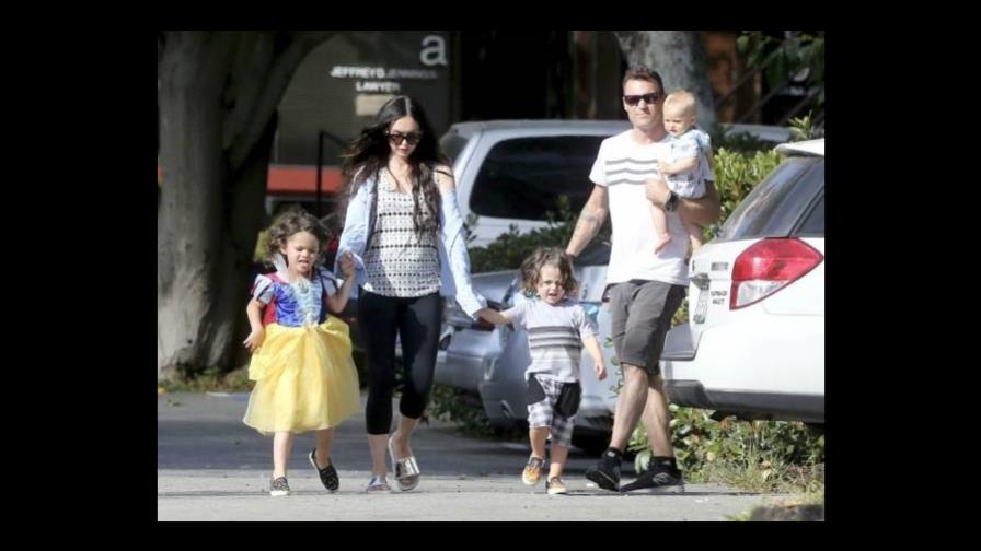 Critican a la actriz Megan Fox por permitir que su hijo de 4 años use falda