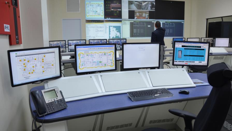 Cancelan 74 vuelos por el paso del huracán Irma