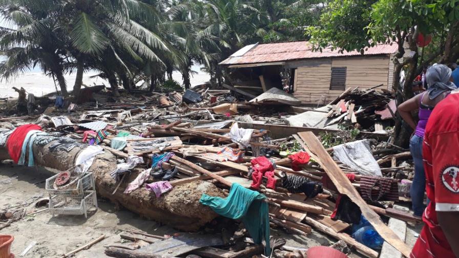 Autoridades prometen construir 52 viviendas destruidas por efectos de Irma 