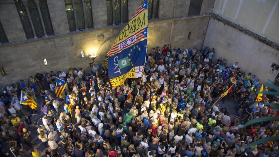Madrid aumenta presión contra referendo catalán, sin arredrar a los independentistas
