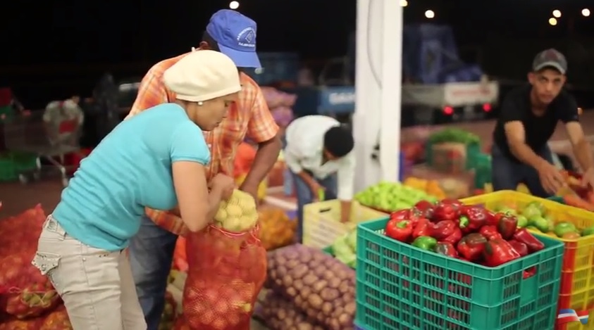Productores en el Merca Santo Domingo.