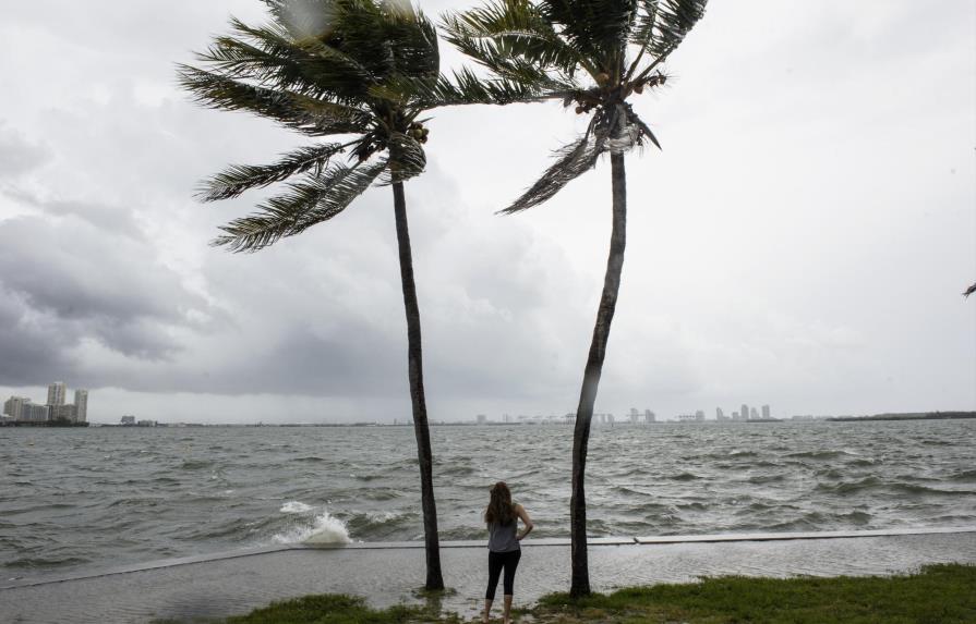 El huracán Irma desata fuertes tornados en el sur de Florida 