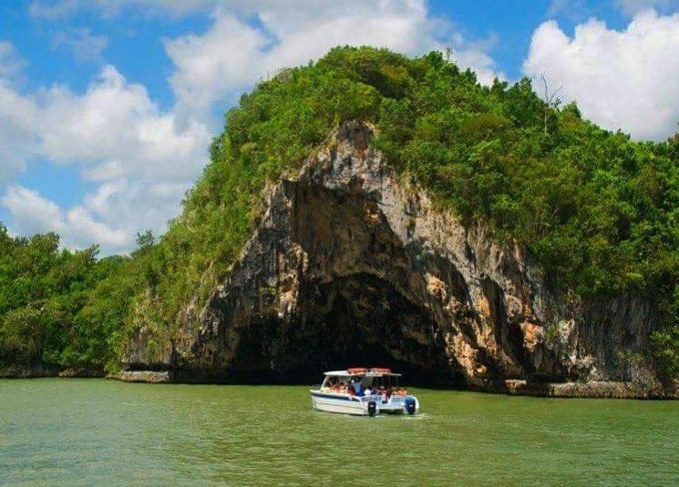 Boca de Tiburón, singular caverna que atrae turistas en Los Haitises