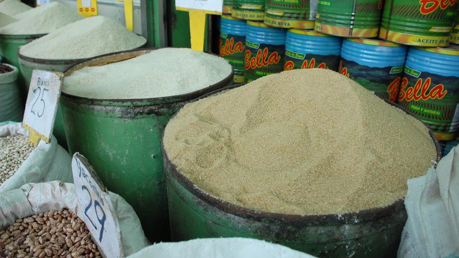 Pro Consumidor sanciona comercios por especular con precios del azúcar