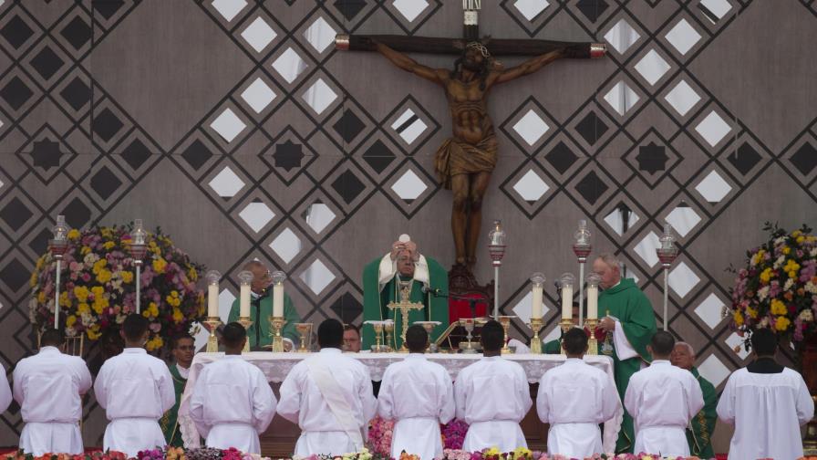 El papa desde Colombia pide esfuerzos para acabar con la lacra del narcotráfico