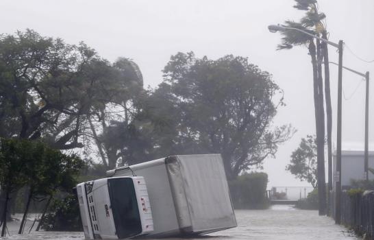 Irma pierde fuerza en Florida pero deja devastación y crisis a su paso