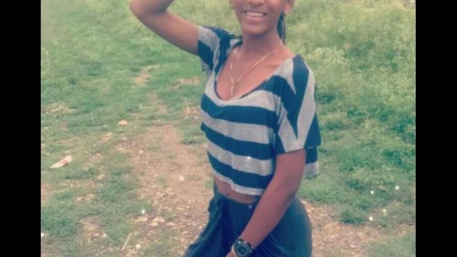 Adolescente muere cuando chateaba por el celular conectado a la electricidad Adolescente muere cuando chateaba por el celular conectado a la electricidad