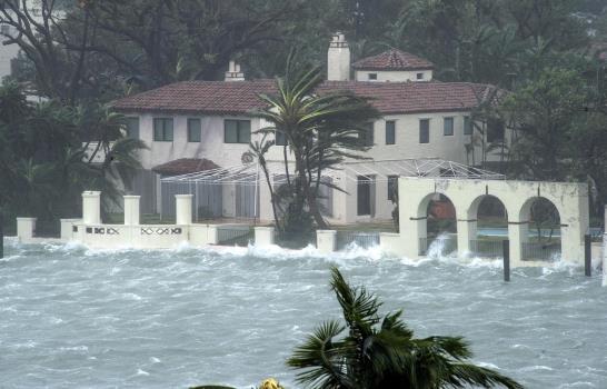 La tormenta tropical Irma pierde más fuerza  a su paso por el norte de Florida 